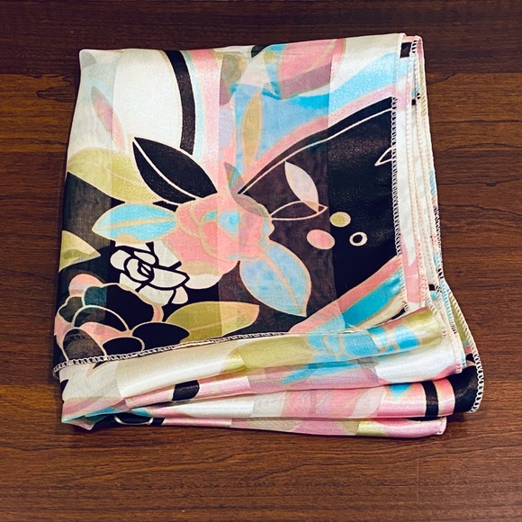 🌟3xHP🌟NWOT Floral Pink & Cream Satin Chiffon Scarf - Picture 6 of 7